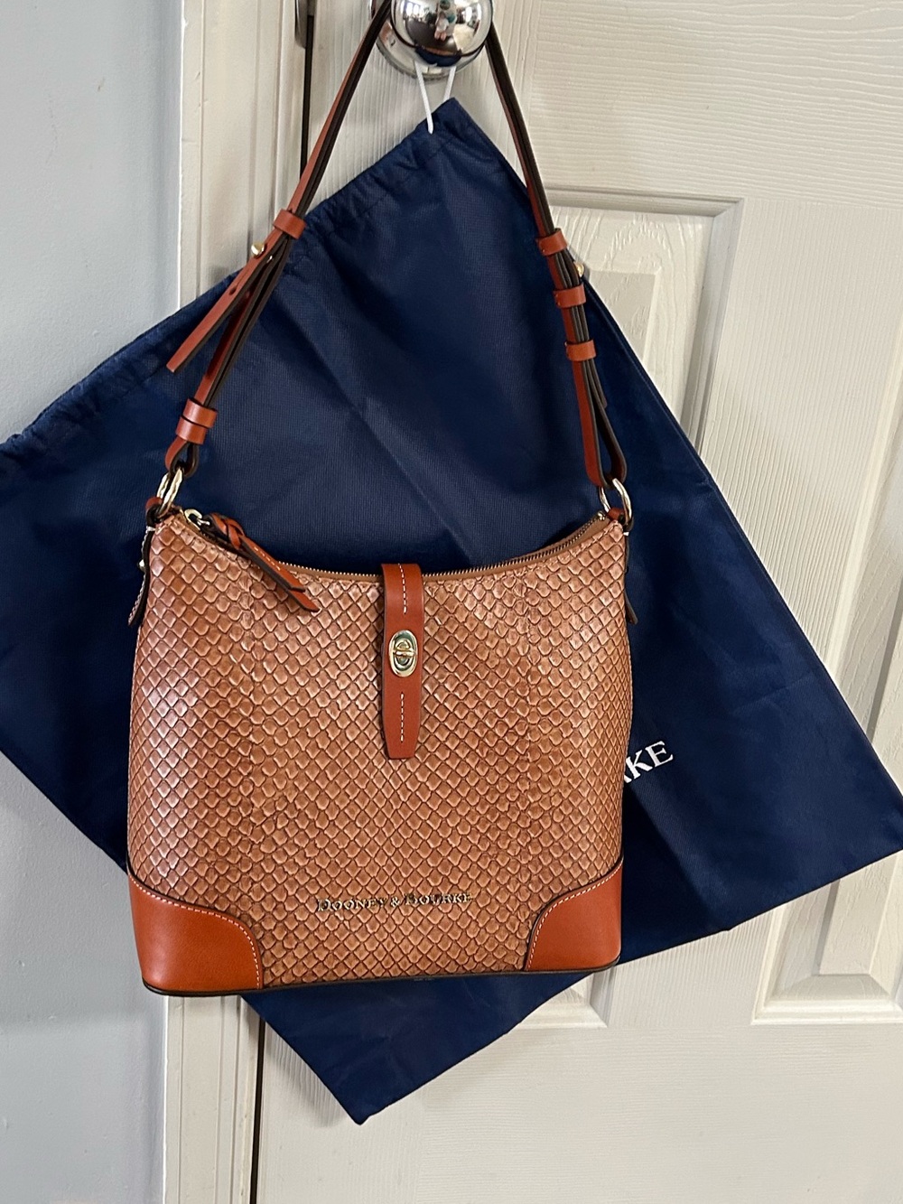 NEW Dooney & Bourke Elegant Pebble Leather Shoulder Bag with DB Dust Bag
